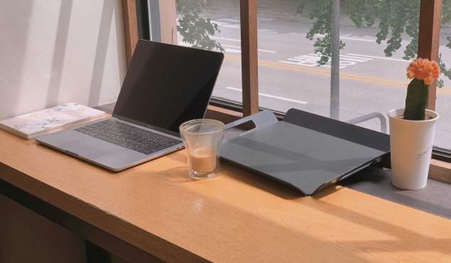 10 gadgeturi esențiale pentru biroul de acasă
